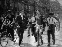 Luis Meléndez, compitiendo por las calles de Barcelona, el año 1922